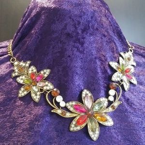 Beautiful Floral Rhinestone Necklace NWT-